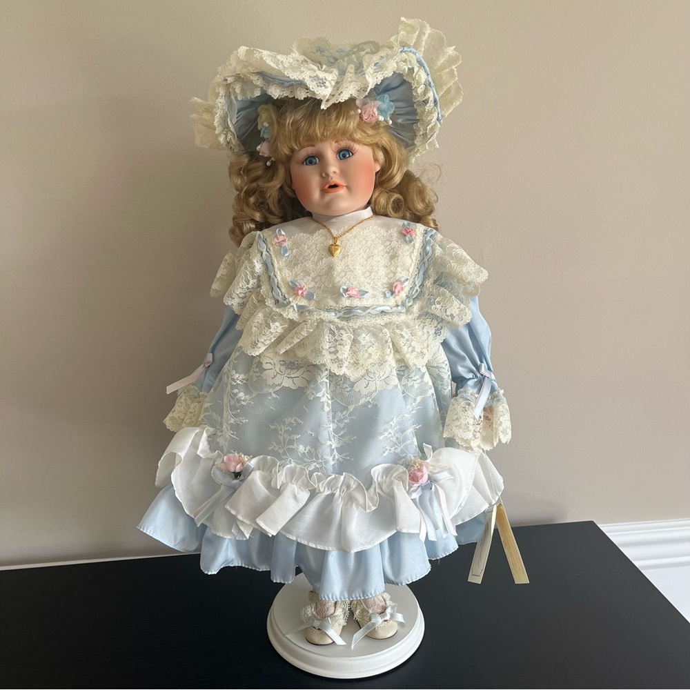 Camelot Elizabeth Porcelain Doll 20 Inch C12173 Easter Dress Locket Necklace